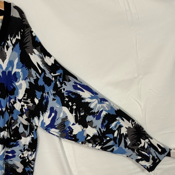 Lane Bryant Blue, White, Black & Gray Floral Print Cardigan Sweater Size 18/20 - Picture 7 of 16